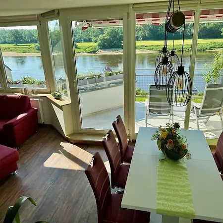 Direkt An Der Elbe *